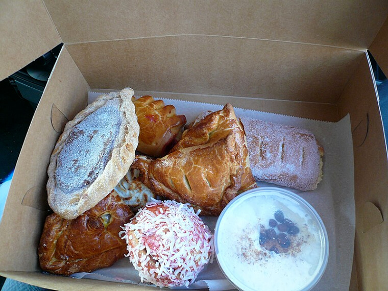 Baked Goods (e. G. , Cakes, Cookies, Pastries)