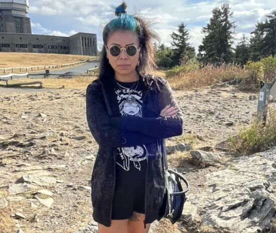 Women Are Masters of Nonverbal Cues