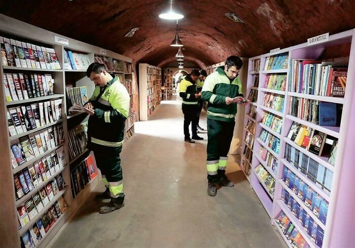 Turkish Garbage Men Made A Library From The Books They Found In The Trash