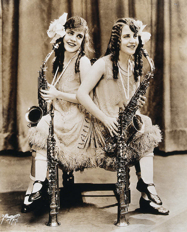 The Hilton Sisters: Jazz Playing Conjoined Twins