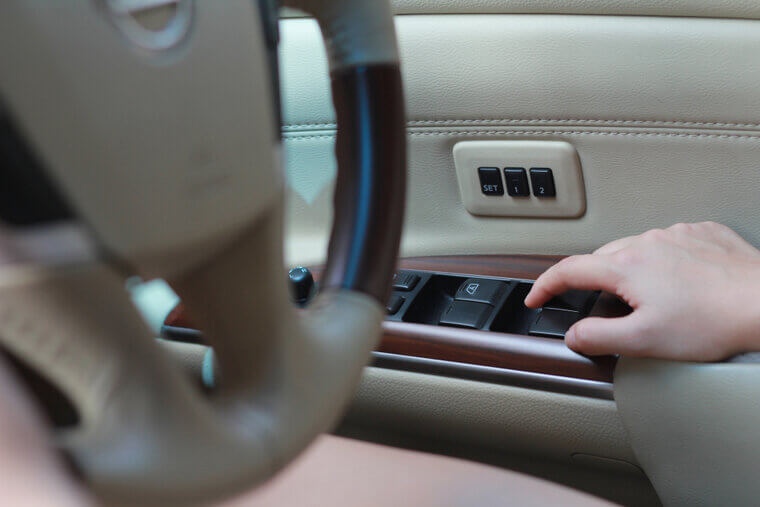 One-Touch Power Windows to Keep Focus Entirely on Road