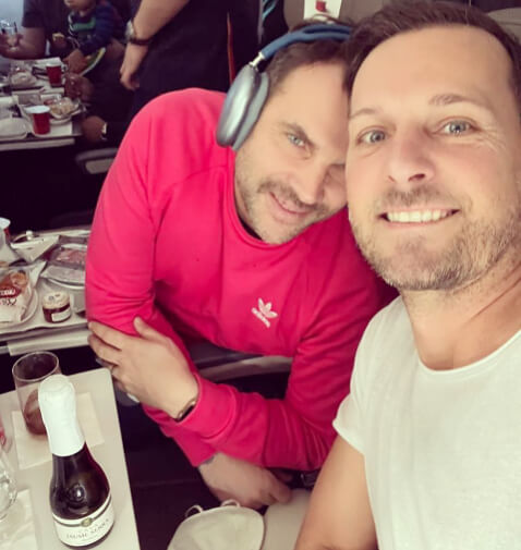 Fones de ouvido com cancelamento de ruído no avião podem ajudar você a relaxar