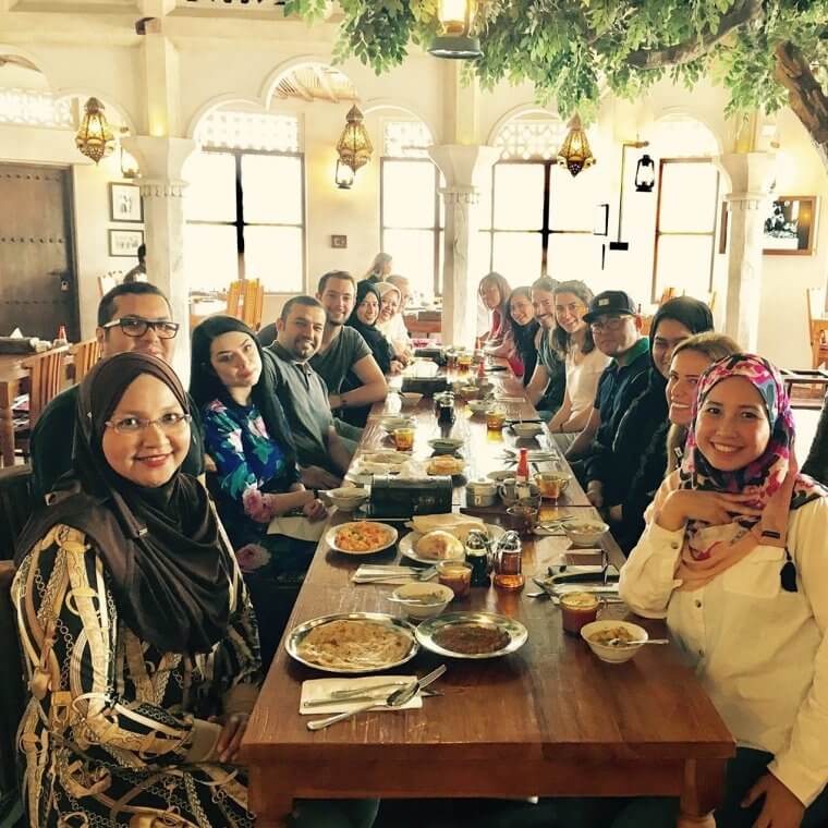 Faça alguns amigos explorando sozinho