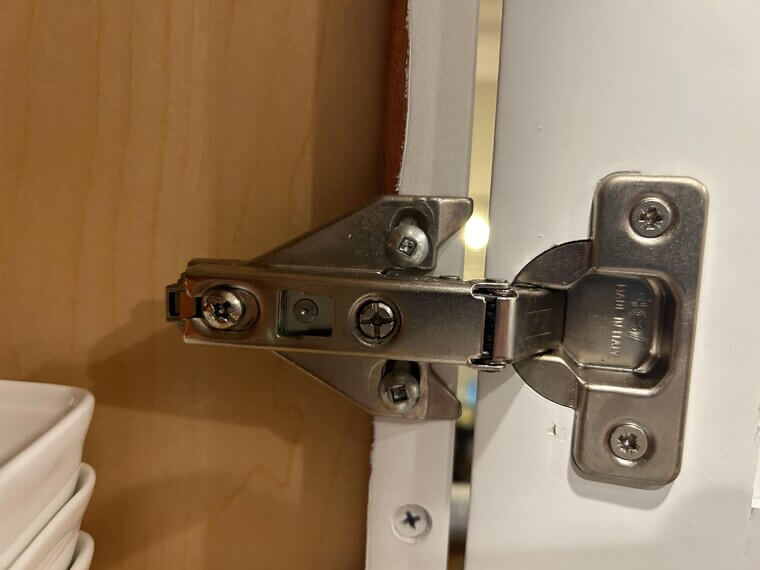 Cabinet Hinges