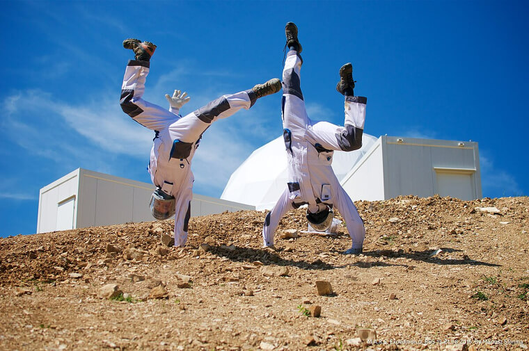 La vida de seis personas en un recinto cerrado