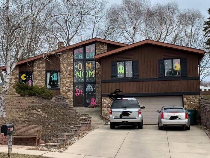 This Family Got Creative With Post-Its For Everyone Who Passes Their House