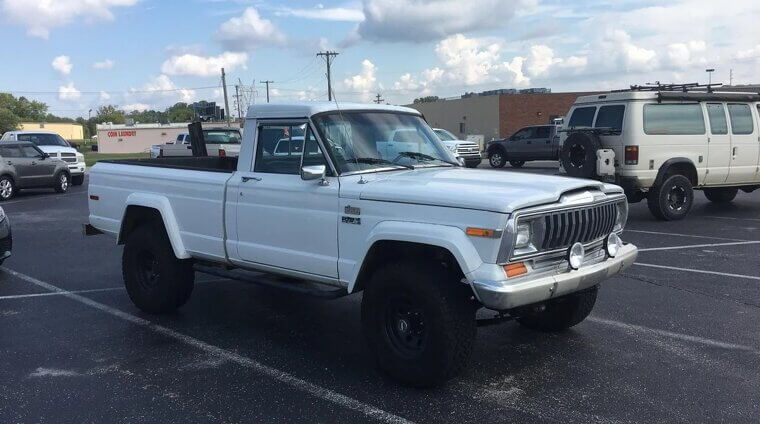 Jeep J10