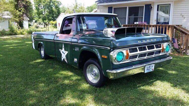 Dodge D100