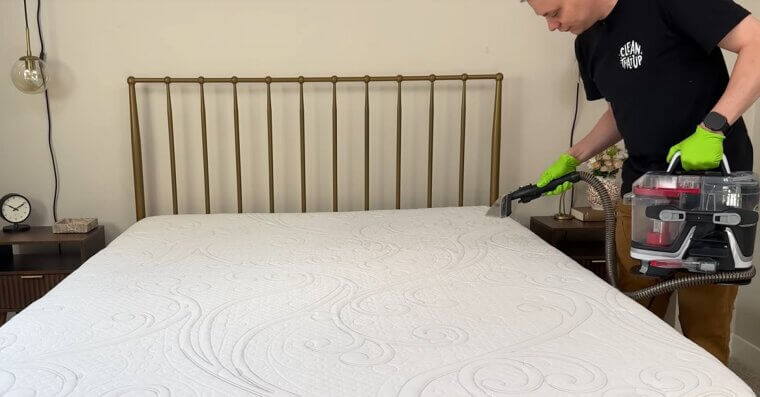 Neutralize Urine Stains With Baking Soda & Vinegar