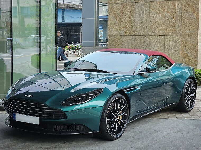 Aston Martin DB11