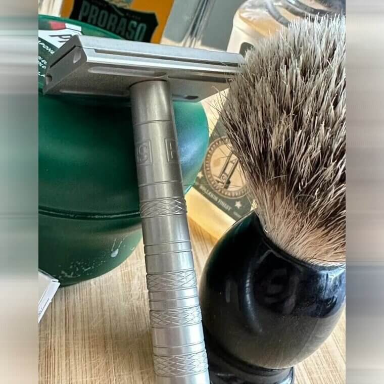 同じカミソリを何度も使う