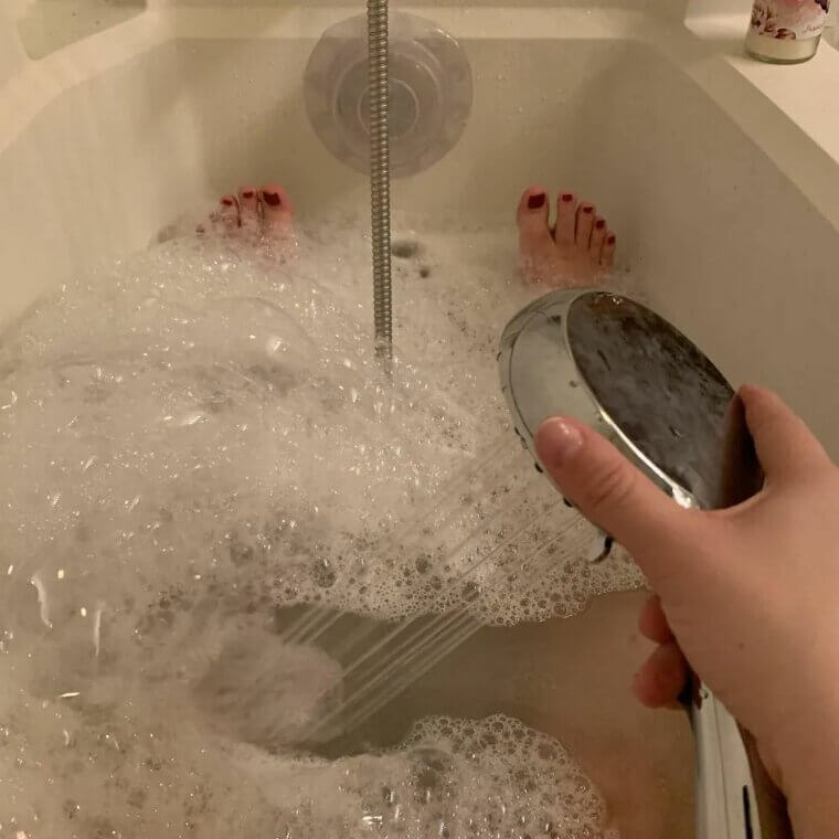 灼熱のシャワーを浴びる