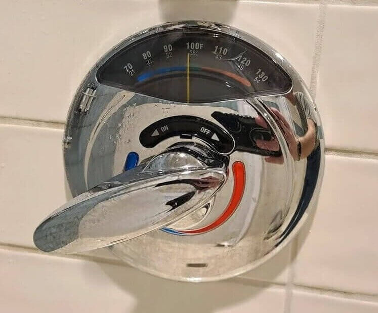 冷たいシャワーを避ける