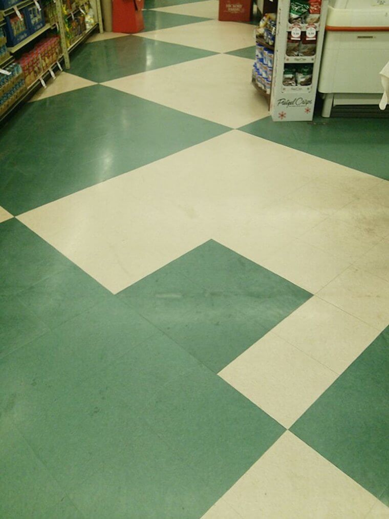 The lonely green tile