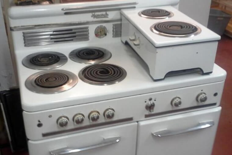 Retro-Styled Stove Ranges