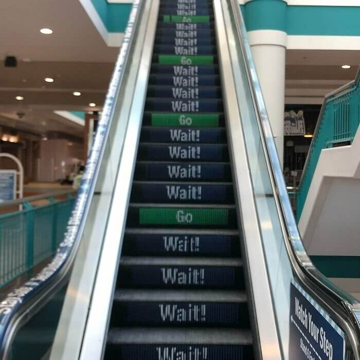 Soziale Distanzierung Rolltreppe