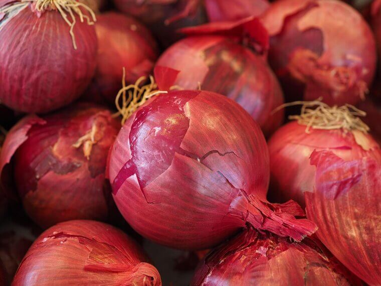 Use Old Pantyhose To Keep Onions Fresh