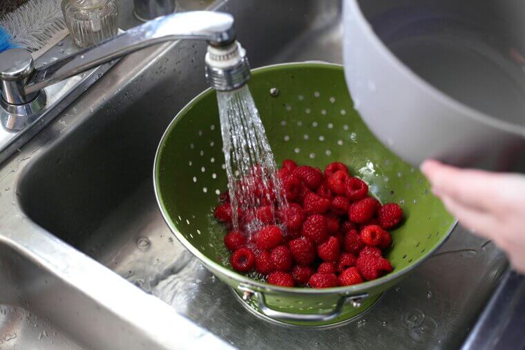 Washing Berries The Right Way Can Keep Them Fresh
