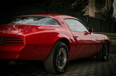 V8 Cars That Didn’t Live up to the Badge