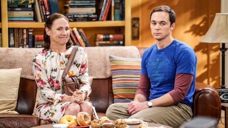 Laurie Metcalf como Mary Cooper