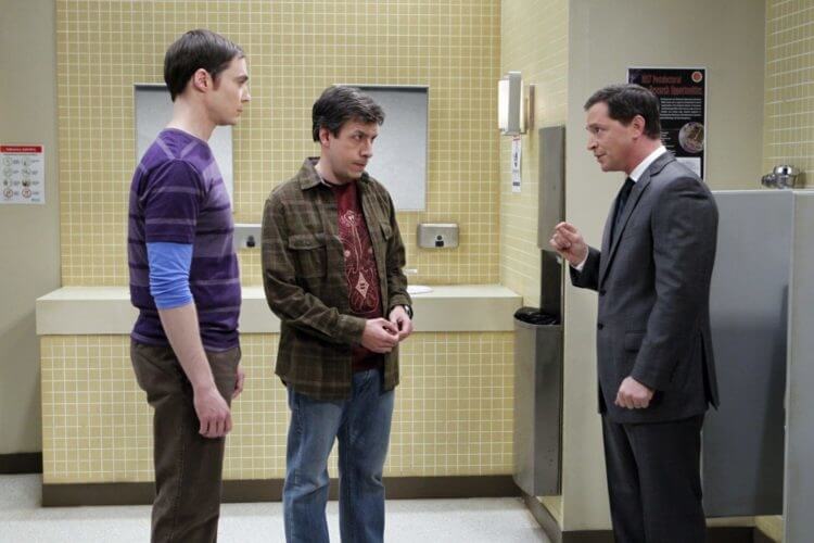 John Ross Bowie como Barry Kripke