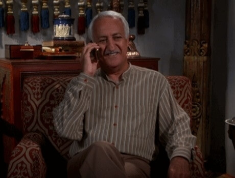 Brian George como el Dr. V. M. Koothrappali