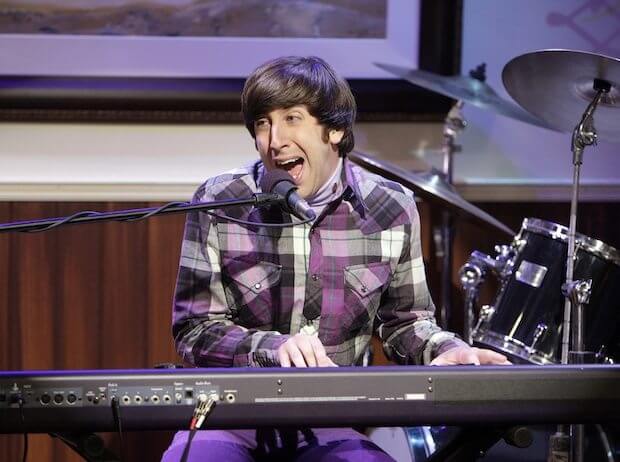 Simon Helberg como Howard Wolowitz