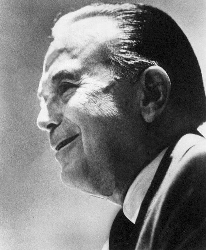 Ray Kroc: Transforming McDonald’s Into a Global Giant at 52