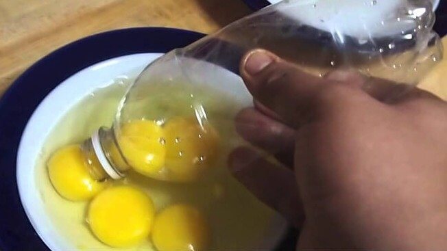 A Plastic Water Bottle for Quick and Easy Yolk Separation