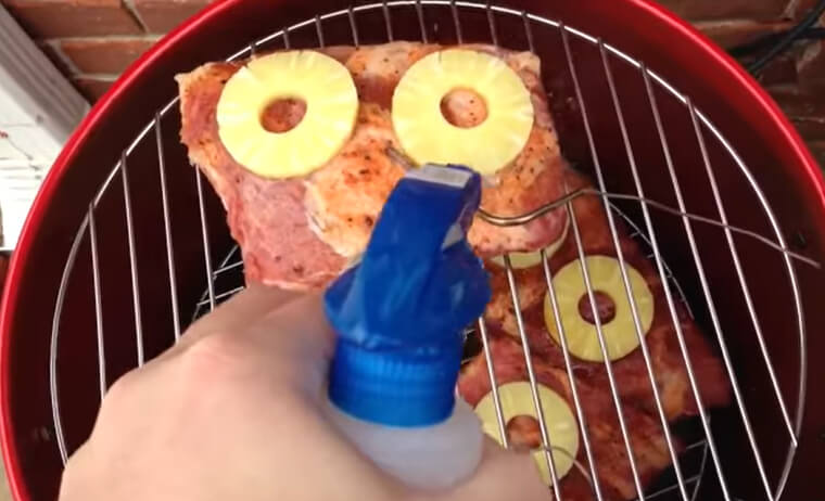 Spray Some Apple Juice on Your Meat to Keep Things Moist While Grilling