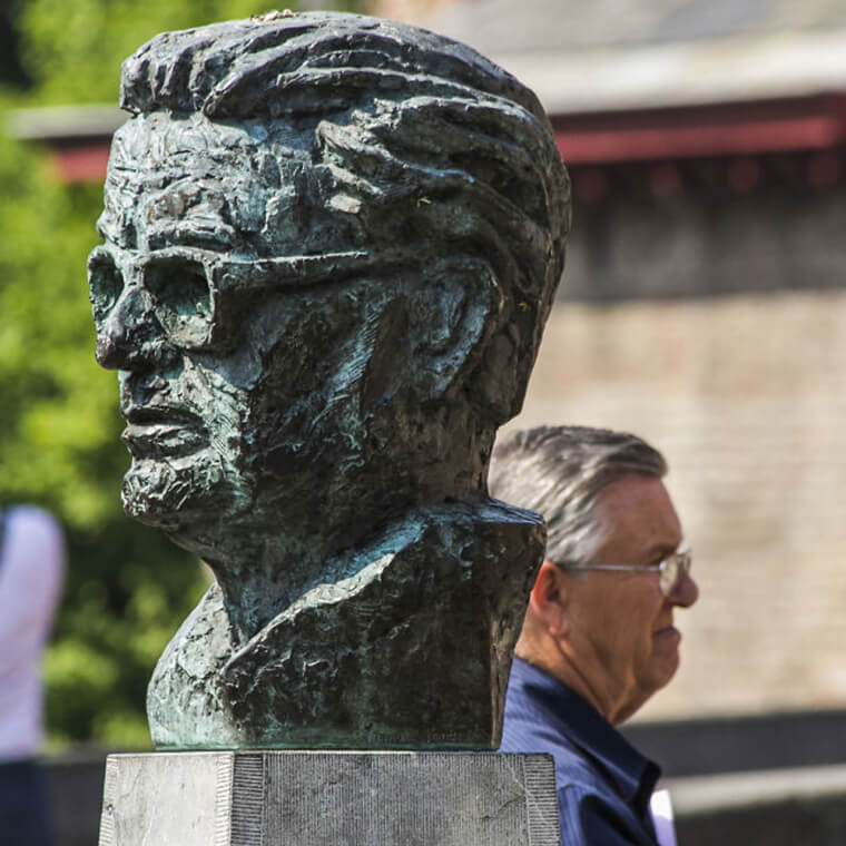 He Found His Long Lost Twin