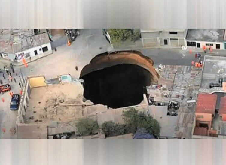 Guatemalan Sinkhole: The Night a Guatemalan City Block Just Vanished Into the Dark