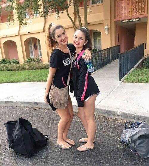 Mom-And-Daughter Look Alikes