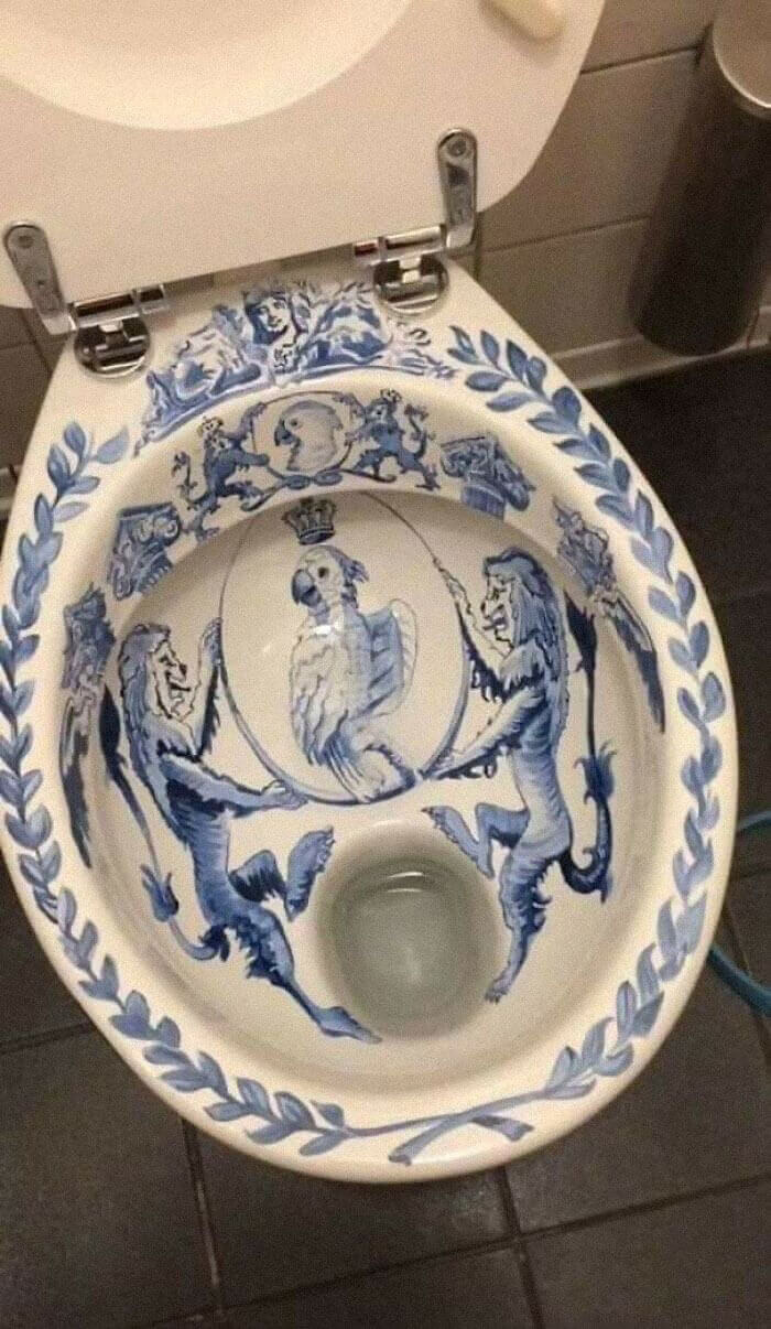 Porcelain Throne For The King