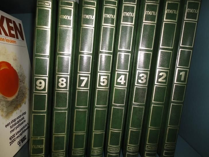 Кто-нибудь видел шестую книгу из этой серии?