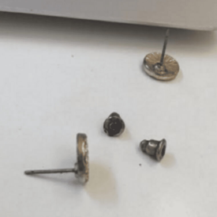 Not Cleaning Your Earrings and Piercings Every Day Can Lead to Unpleasant Smells