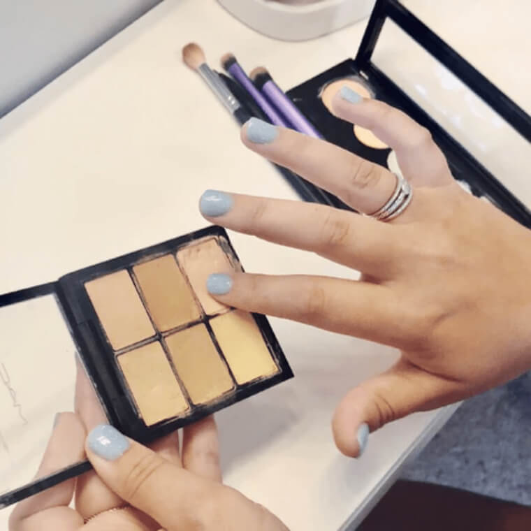 Using Your Fingers to Apply Makeup Can Get Dirty