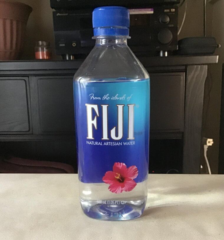 Cuando Se Quejó Del Agua Embotellada... que recorrió 12 manzanas para comprar