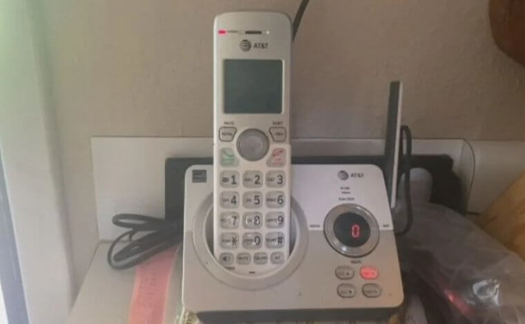 Einen Festnetzanschluss haben, nicht nur ein Mobiltelefon