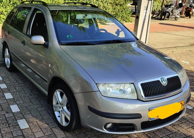 Schließe immer deine Autotür ab und stelle niemals dein Nummernschild online