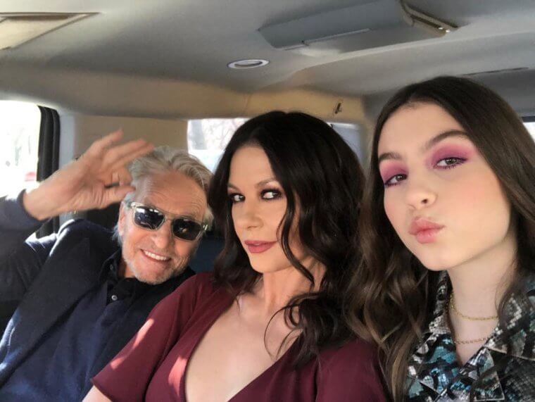 Дочь Кэтрин Зета-Джонс и Майкла Дугласа Кэрис