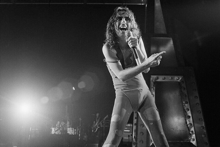 Alice Cooper at Wembley Empire Pool (1975) - Theatrical Nightmare Props and Hard Rock Showmanship