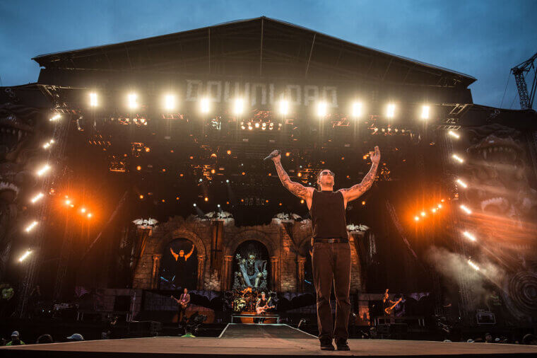 Avenged Sevenfold at Download Festival (2014) - Modern Arena Production and Twin-Guitar Harmony Solos