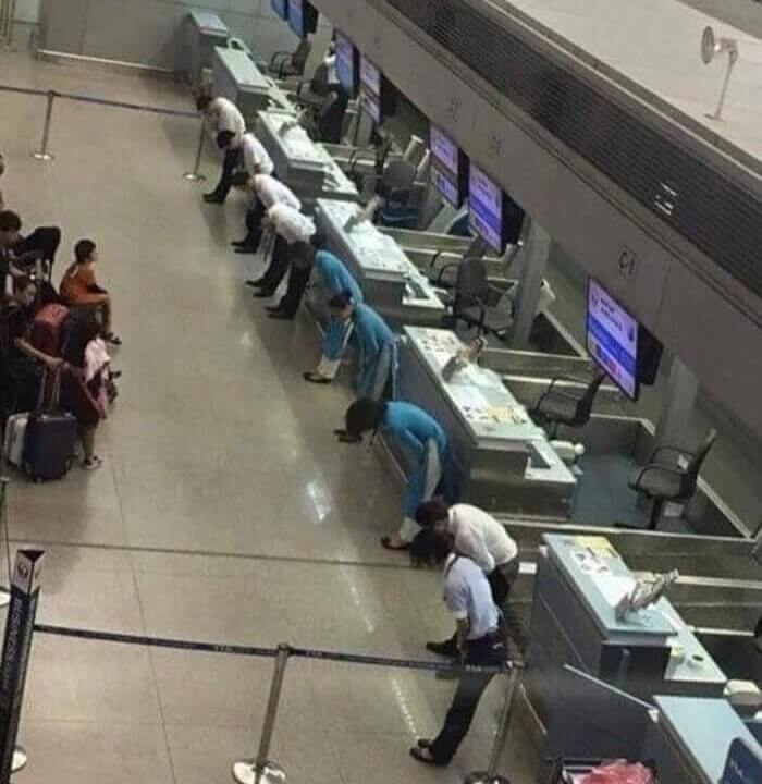 Bowing Down to Apologize for a Delayed Flight