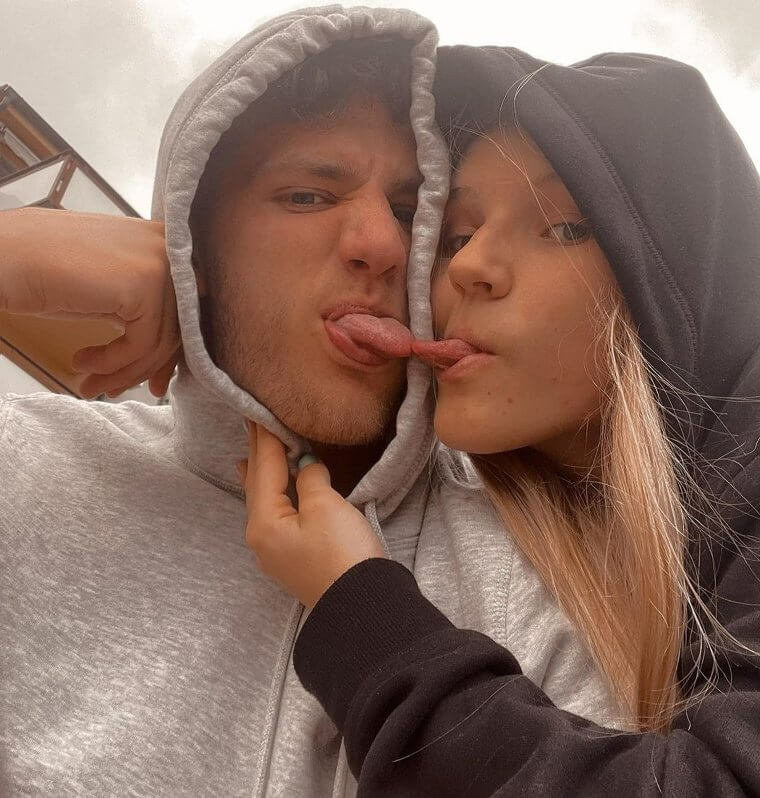 Les yeux bleus pourraient être liés à la romance