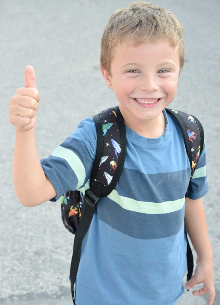 Recherche sur les enfants et les femmes enceintes aux yeux bleus