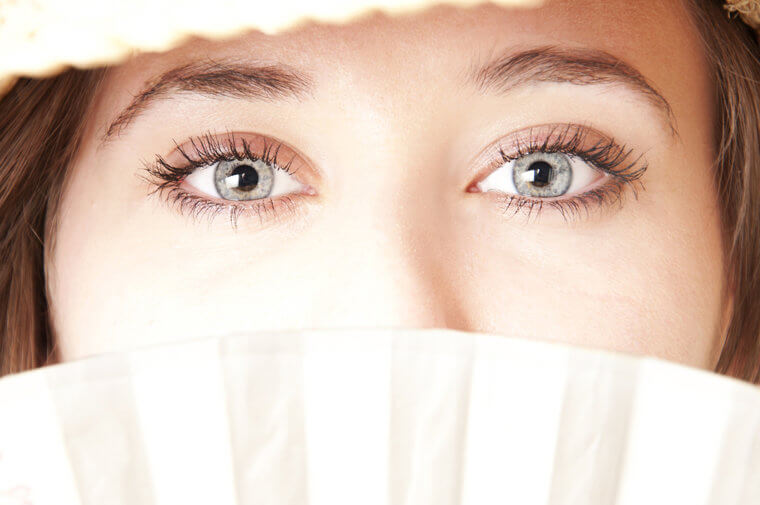 Les personnes aux yeux gris sont plus susceptibles d'être alertes