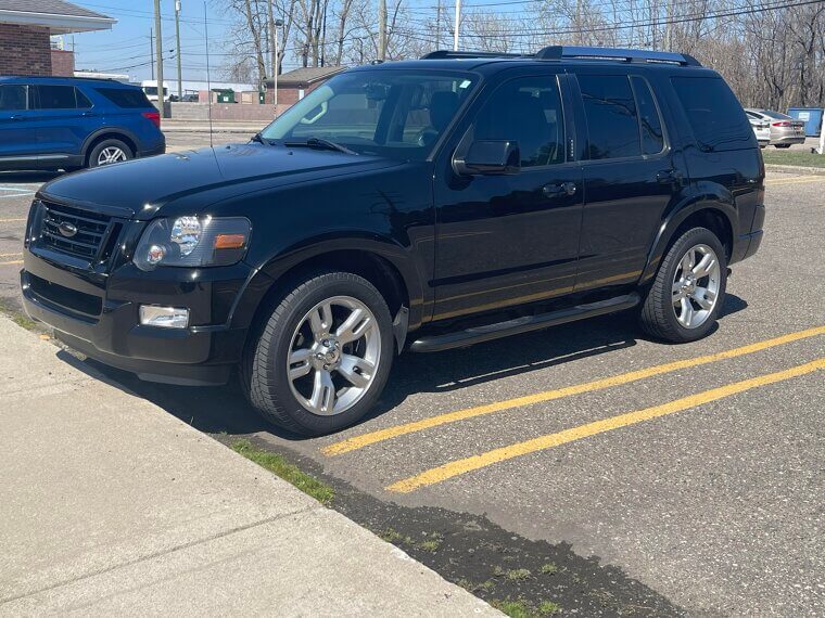 Ford Explorer Sport (early 2010s)