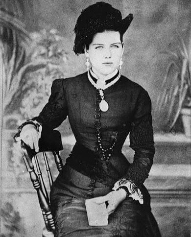 Uma linda mulher neozelandesa dos anos 1800