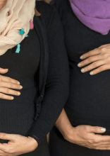 I medici hanno avuto molte domande quando una coppia di gemelli è rimasta incinta nello stesso momento